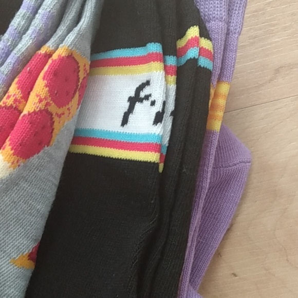 Friends TV Series 4 pack Crew Socks Size 4-10 - Picture 6 of 9